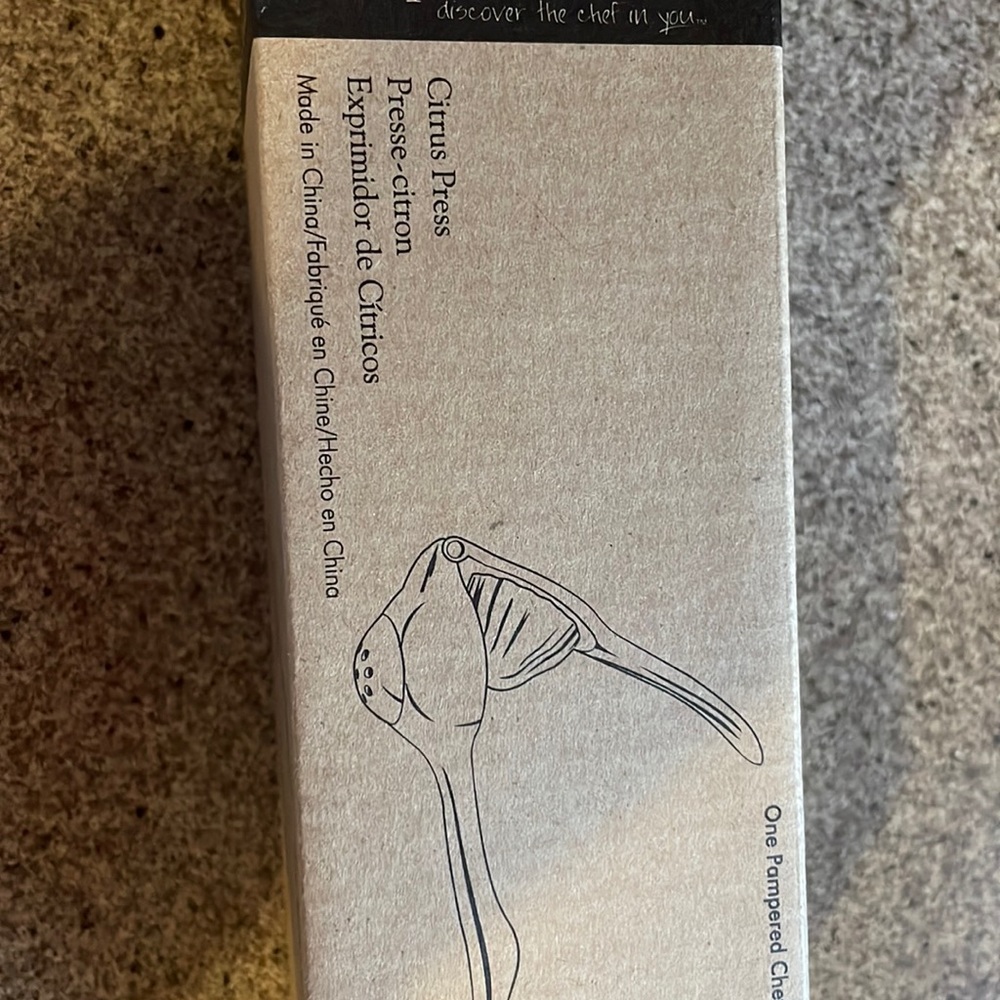 Pampered Chef Citrus Press